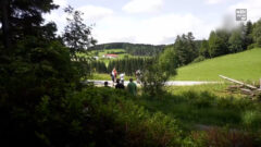 Rücksicht nehmen auf Natur und Landwirtschaft beim Radfahren oder Wandern